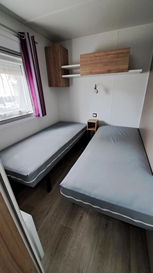 Mobile Home Climatise 3 Chambres A Narbonne Plage Bagian luar foto