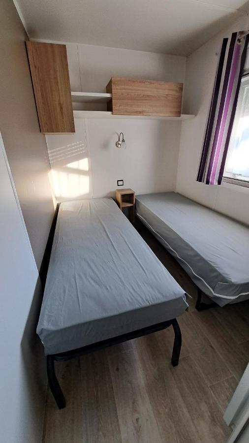 Mobile Home Climatise 3 Chambres A Narbonne Plage Bagian luar foto