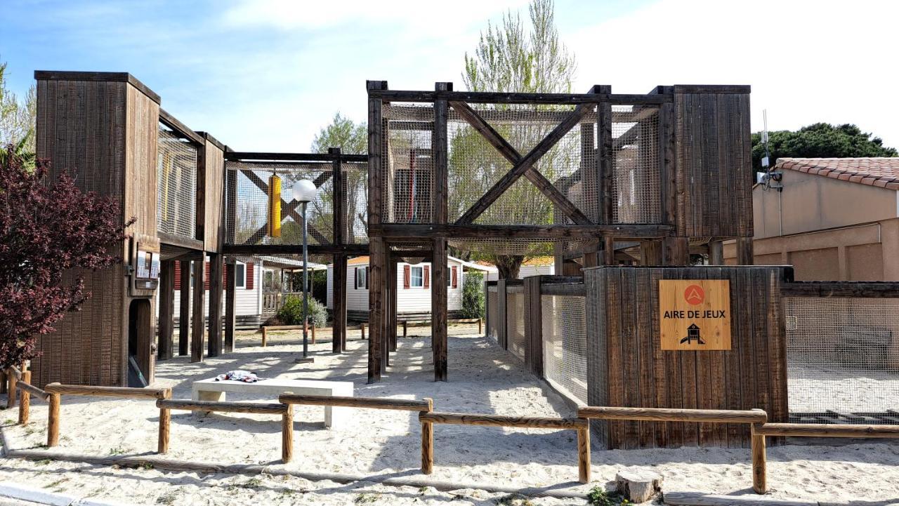 Mobile Home Climatise 3 Chambres A Narbonne Plage Bagian luar foto
