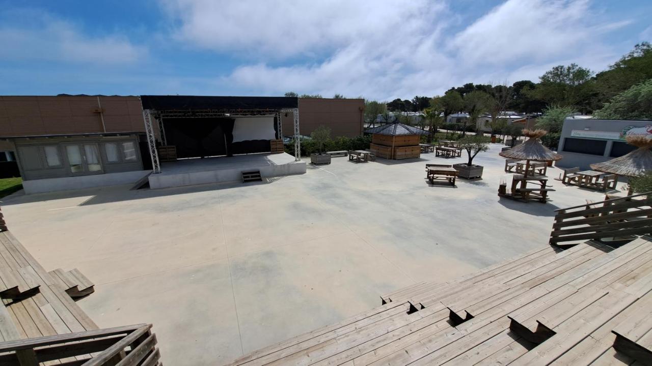 Mobile Home Climatise 3 Chambres A Narbonne Plage Bagian luar foto